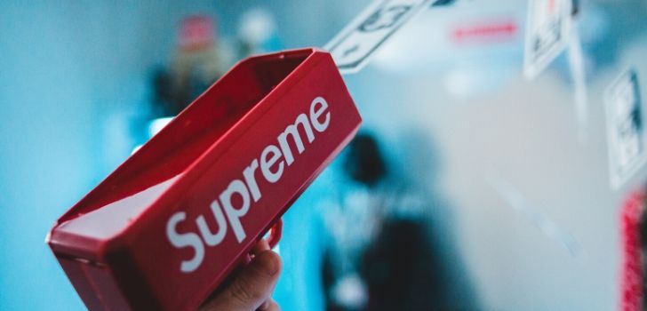 Supreme challenges its fake alter ego in Italy with its first store in Milan 