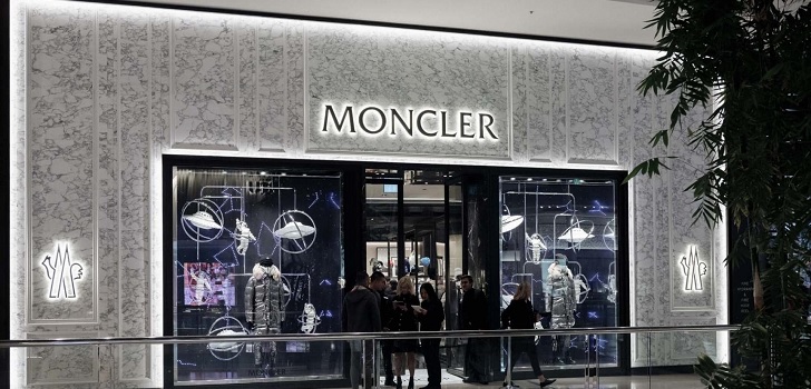 Moncler expands in Italy with a pop up store in Galleria Vittorio